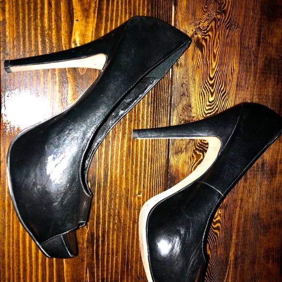 Shoes - Picture 3 of 4